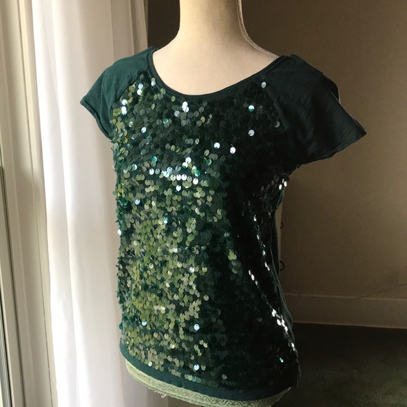 LOFT Tops - LOFT sequin front tee with back zip deep green